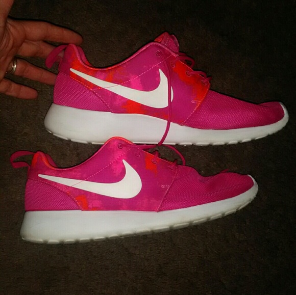 Nike Shoes - Sale ❤Nike Shoes Size 10 Sneakers